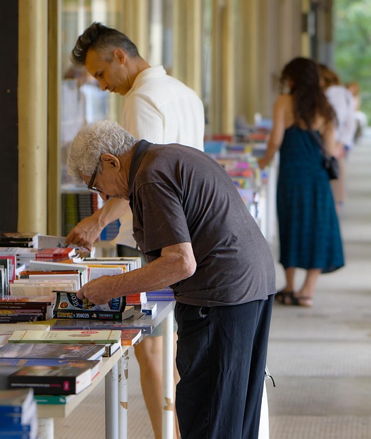 People browsing books
